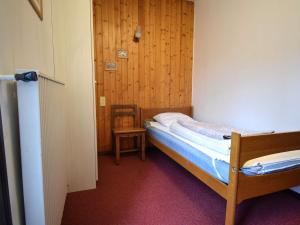 a small room with two bunk beds and a chair at Appartement Morzine, 2 pièces, 5 personnes - FR-1-524-37 in Morzine