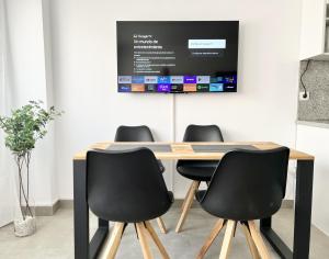 Televízia a/alebo spoločenská miestnosť v ubytovaní Huerta 7