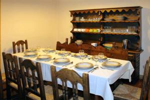 Fotografie z fotogalerie ubytování La Fábrica de Cabornera Casa aislada con jardín v destinaci Cabornera + 8 fotografií