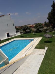 The swimming pool at or close to Alcaraván 32