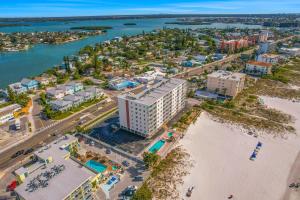Gallery image of Sea Breeze 608 in St Pete Beach +20 photos