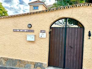 Galeriebild der Unterkunft Casa de los Limones by Costadelsolholiday FAMILY VILLA NEAR PUERTO MARINA in Benalmádena