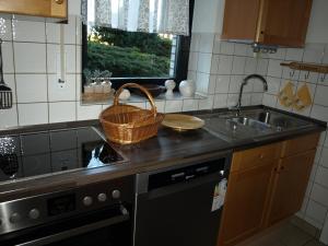 Η κουζίνα ή μικρή κουζίνα στο Ferienwohnung Ebbe