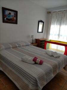 イスランティージャにあるAlcaraván 32のベッドルーム1室(大型ベッド1台、枕2つ付)