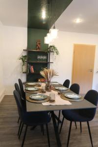 Fotografija u galeriji objekta Urban Lodge Erlangen I Superzentral I Free Parking I WLAN I Netflix u gradu Erlangen