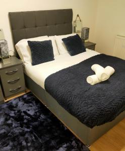 a bedroom with a large bed with two towels on it at Impeccable 2-Bed House in London