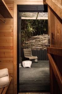 una puerta que conduce a un patio con un banco en Luxury Boltholes cabin in the woods with hot tub, 