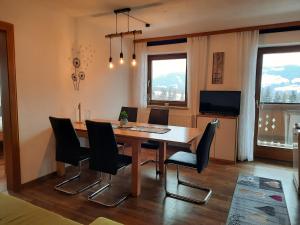 a dining room with a table and chairs at Ferienwohnungen Wimmer in Bischofshofen