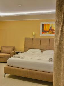 Postel nebo postele na pokoji v ubytování Karos Hotel Llaman