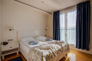 Rúm í herbergi á Hotel Pleter