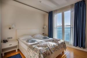 Rúm í herbergi á Hotel Pleter
