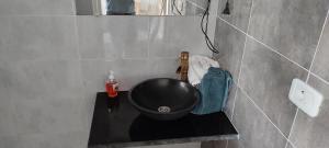 Bilik mandi di Dar Lebharr Studio