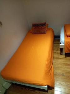 Una cama o camas en una habitación de HIP YRI - DOWN TOWN-ELEGANTE LOFT-Duplex para 2 personas - LA PAGA DEBE SER A TRAVÉS DE PAYPAL Y POR ADELANTADO