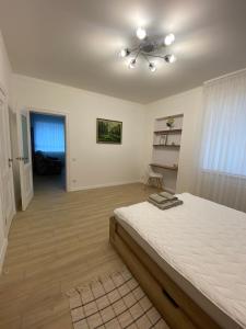 מיטה או מיטות בחדר ב-Apartments in Pyrogovo