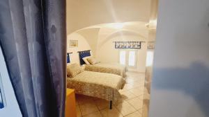 Ένα ή περισσότερα κρεβάτια σε δωμάτιο στο Ambra House