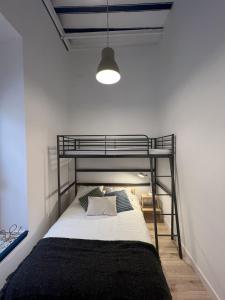 Posteľ alebo postele v izbe v ubytovaní Patiovecino Apartment Centro de Cádiz