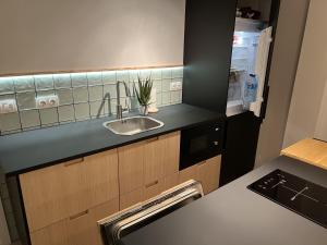 Kuchyňa alebo kuchynka v ubytovaní Patiovecino Apartment Centro de Cádiz + 8 fotografií
