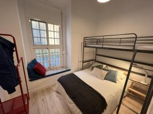 Posteľ alebo postele v izbe v ubytovaní Patiovecino Apartment Centro de Cádiz