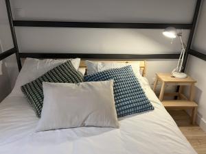 Posteľ alebo postele v izbe v ubytovaní Patiovecino Apartment Centro de Cádiz