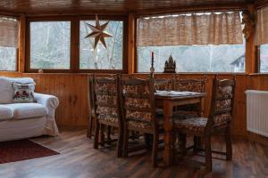 a dining room with a table and chairs at Biniște -Tiny House by the river in Dejani