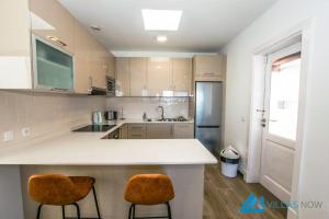 Kuchnia lub aneks kuchenny w obiekcie 222 - Villa Noches De Luna by Villas Now Ltd