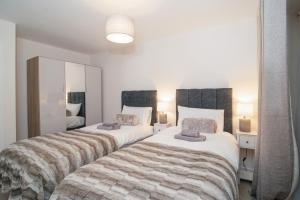 Postel nebo postele na pokoji v ubytování Stunning 2-Bed Apartment in Stevenage, Sleeps 5 with free Private Parking