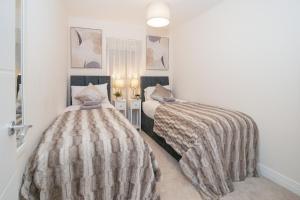 Postel nebo postele na pokoji v ubytování Stunning 2-Bed Apartment in Stevenage, Sleeps 5 with free Private Parking