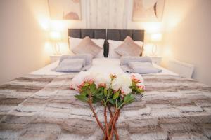 Postel nebo postele na pokoji v ubytování Stunning 2-Bed Apartment in Stevenage, Sleeps 5 with free Private Parking