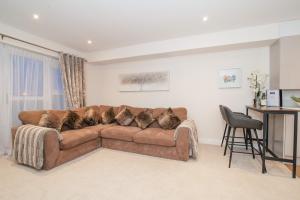 Posezení v ubytování Stunning 2-Bed Apartment in Stevenage, Sleeps 5 with free Private Parking