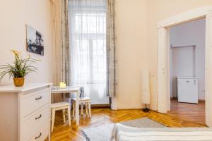 Posteľ alebo postele v izbe v ubytovaní Vintage Apartment in the Jewish Quarter