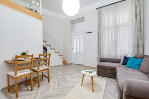 Posedenie v ubytovaní Vintage Apartment in the Jewish Quarter