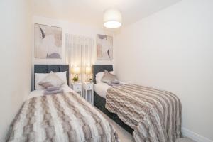 Postel nebo postele na pokoji v ubytování Stunning 2-Bed Apartment in Stevenage, Sleeps 5 with free Private Parking