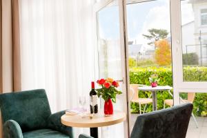 Ein Sitzbereich in der Unterkunft Hotel Garni Sonne