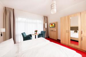 Ein Bett oder Betten in einem Zimmer der Unterkunft Hotel Garni Sonne