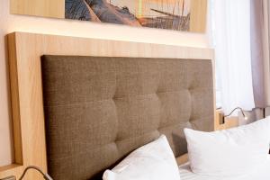 Ein Bett oder Betten in einem Zimmer der Unterkunft Hotel Garni Sonne