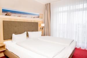 Ein Bett oder Betten in einem Zimmer der Unterkunft Hotel Garni Sonne