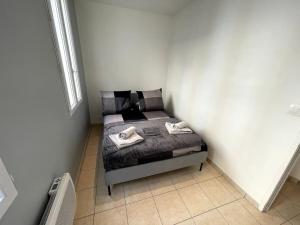Posteľ alebo postele v izbe v ubytovaní Appartement T2 pour 3 personnes