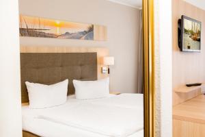 Postel nebo postele na pokoji v ubytování Garni Eden Hotels