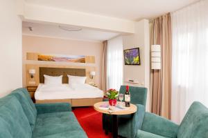 Postel nebo postele na pokoji v ubytování Garni Eden Hotels