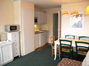 a small kitchen and dining room with a table and chairs at Appartement Avoriaz, 2 pièces, 5 personnes - FR-1-634-19 in Avoriaz