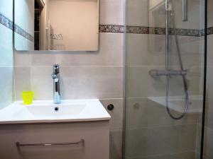 a bathroom with a sink and a shower at Studio Avoriaz, 1 pièce, 4 personnes - FR-1-634-30 in Avoriaz
