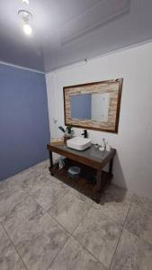 a bathroom with a sink and a mirror at Casa vista de luna in Guaria