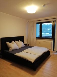 Кровать или кровати в номере Zum Feldstein