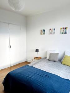 Posteľ alebo postele v izbe v ubytovaní Maison avec vue mer à Port Manec'h, GR 34 à pied