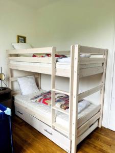 Posteľ alebo postele v izbe v ubytovaní Maison avec vue mer à Port Manec'h, GR 34 à pied