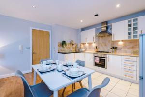 Gallery image of Douglas Executive Apartment in Chester