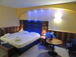 Postel nebo postele na pokoji v ubytování Grand Hotel Astoria