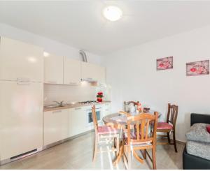 Photo de la galerie de l'établissement Ivan 4+2, à Pakoštane 18 autres photos