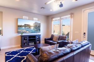 a living room with a couch and a tv at Canyon Cove at Coral Ridge 4239 Golf Course, and Sand Hollow Reservoir in Washington
