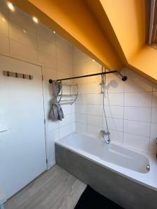 Koupelna v ubytování Cosy 2-Bedroom Apartment in the center of Hotton + 14 fotografií